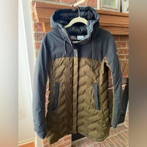 Women’s Columbia jacket, two toned, very light, but very warm in cold weather !